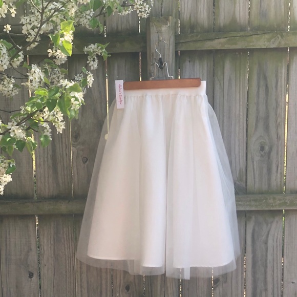 white skirt with mesh overlay - Picture 1 of 4